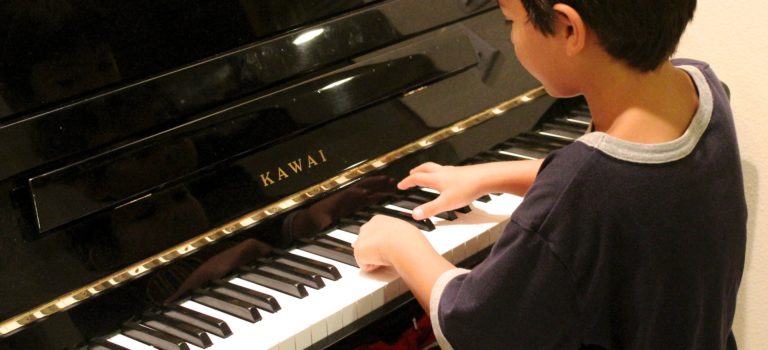 Klavierunterricht für Kinder.